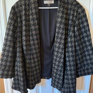 Kasper Elegant Black and Gold thread Houndstooth Blazer with 3/4 length sleeves